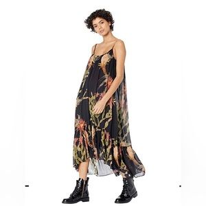 AllSaints Paola Nolina
Crinkle Midi Dress Size 6 US/10 UK